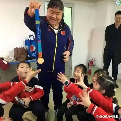 女运动员举重冠军是谁啊_2020年举重女运动员_举重冠军女2021