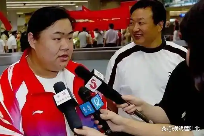 女运动员举重冠军是谁啊_2020年举重女运动员_举重冠军女2021