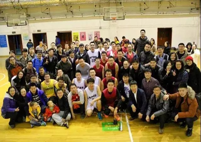 苗人篮球队冠军队_篮球运动员冠军_篮球冠军人物