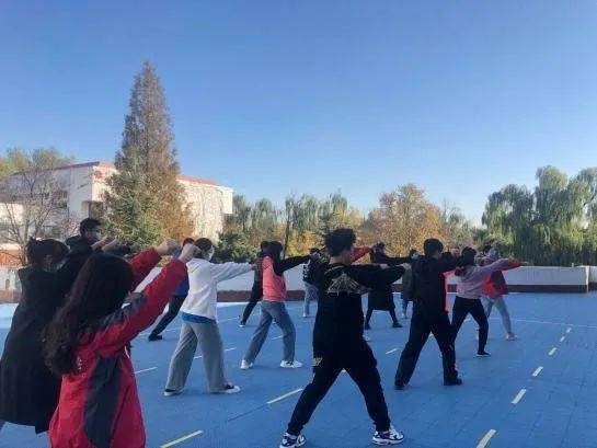 女生训练篮球训练方法_女生篮球技巧视频_北京女生篮球技巧训练