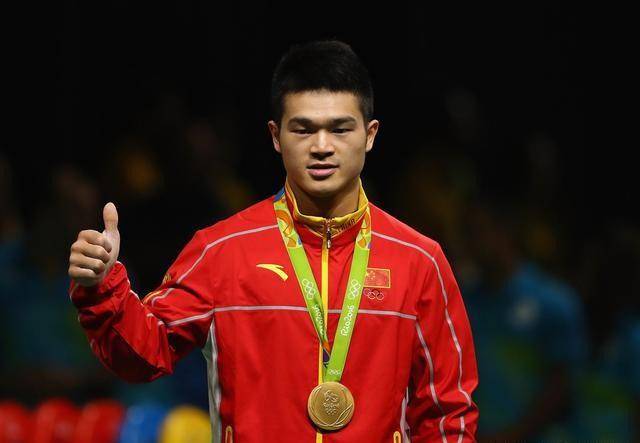 五通举重冠军-石智勇奖励_举重石智勇夺冠视频_举重冠军石智勇12秒