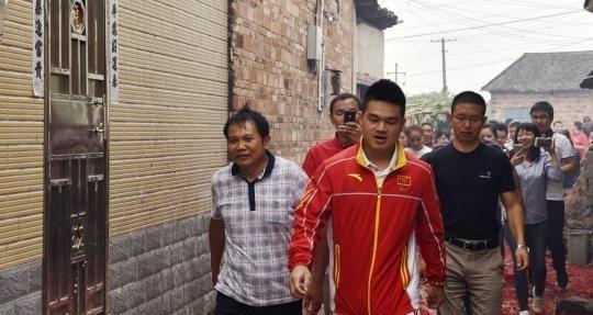 举重冠军石智勇12秒_五通举重冠军-石智勇奖励_举重石智勇夺冠视频