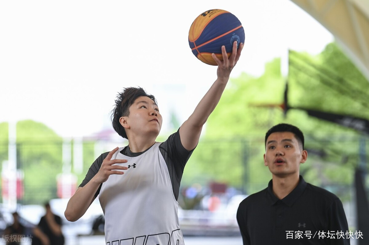 篮球中球权是什么意思_篮球规则三分线球权是什么_篮球球权判定