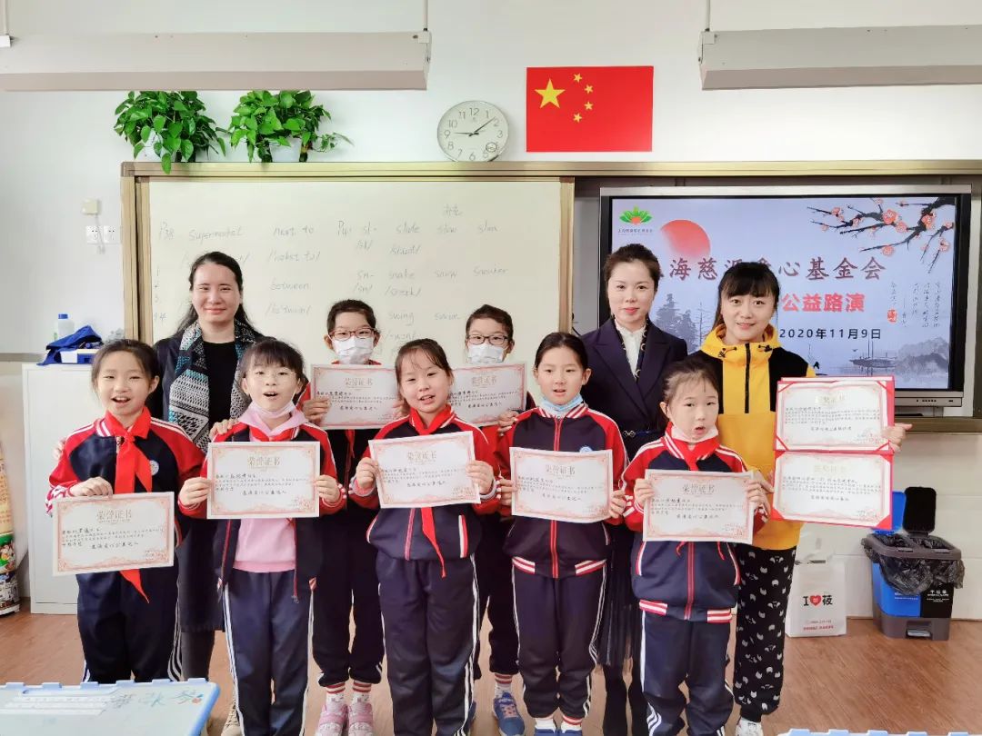 新疆足球冠军小学_新疆少年足球优秀战绩_新疆足球夺冠
