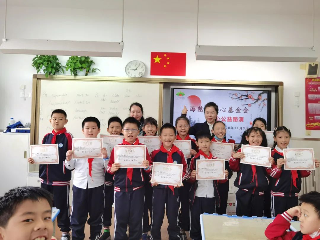 新疆少年足球优秀战绩_新疆足球冠军小学_新疆足球夺冠