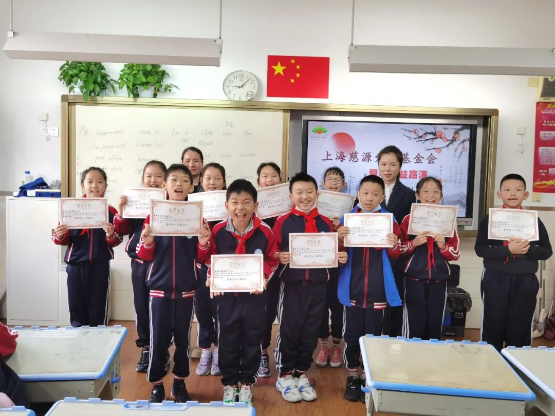 新疆足球冠军小学_新疆足球夺冠_新疆少年足球优秀战绩
