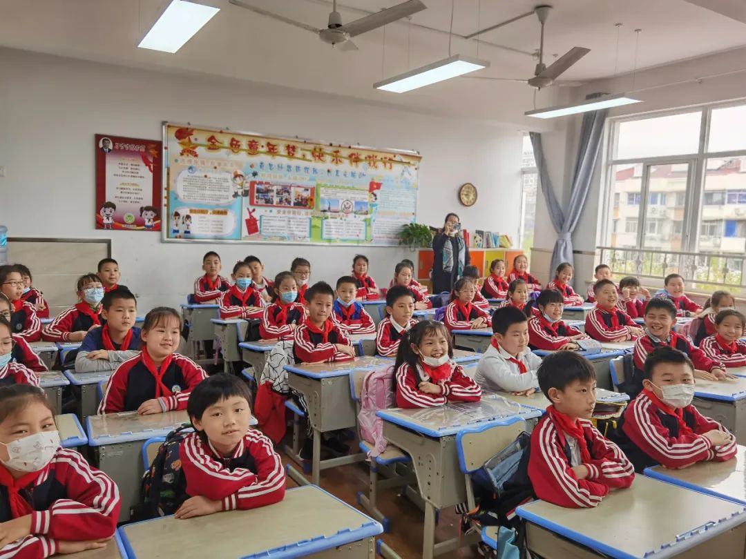 新疆足球冠军小学_新疆足球夺冠_新疆少年足球优秀战绩
