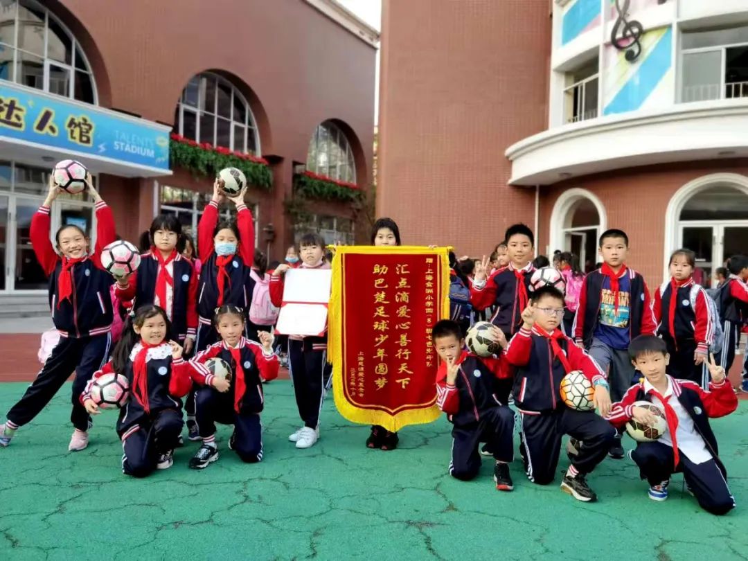 新疆足球夺冠_新疆少年足球优秀战绩_新疆足球冠军小学