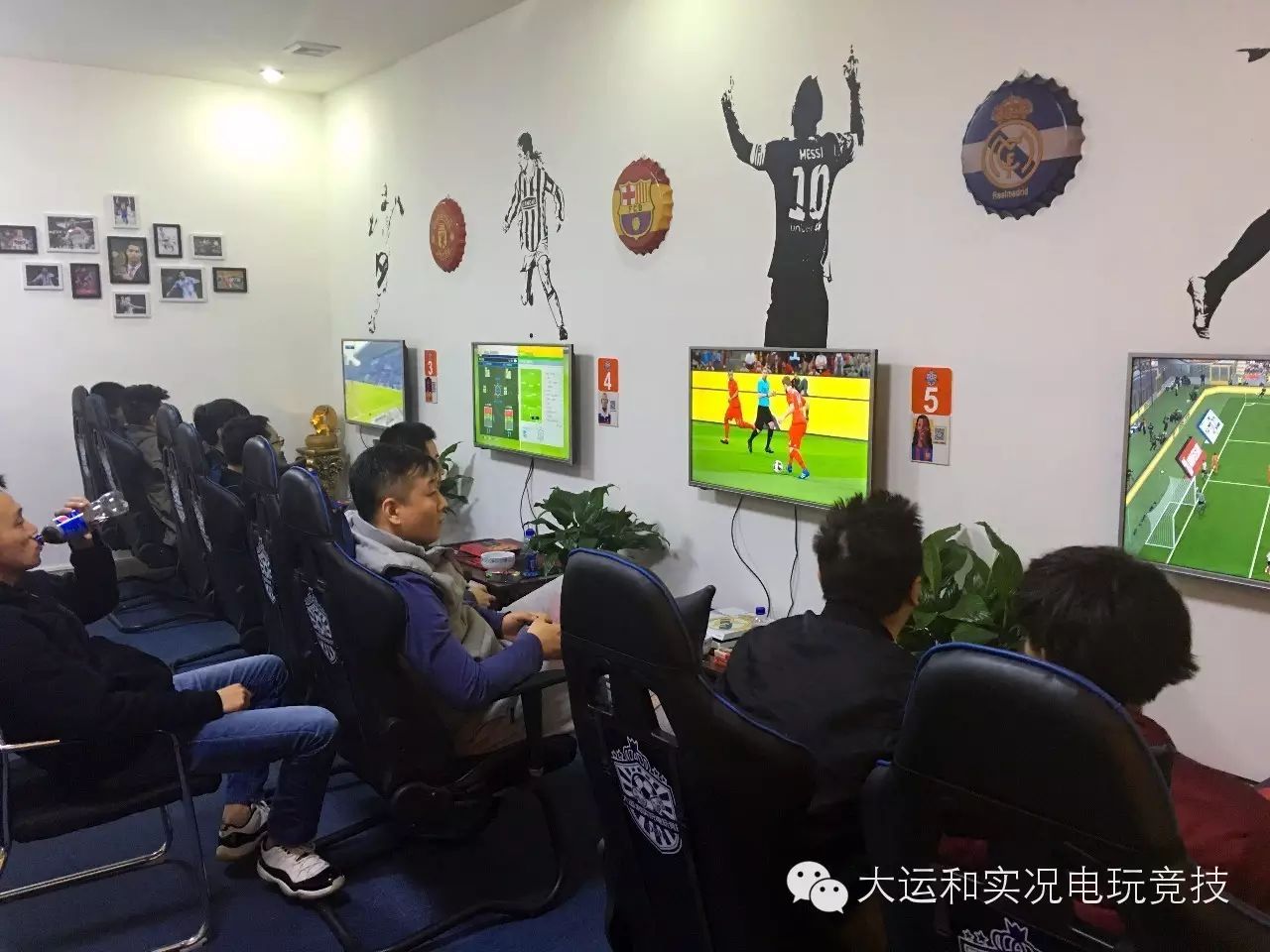 原地足球训练_足球原地进球技巧_原地进球足球技巧图解