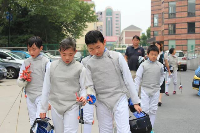 击剑冠军2021_击剑冠军啥意思_跟冠军学击剑的人是谁呀
