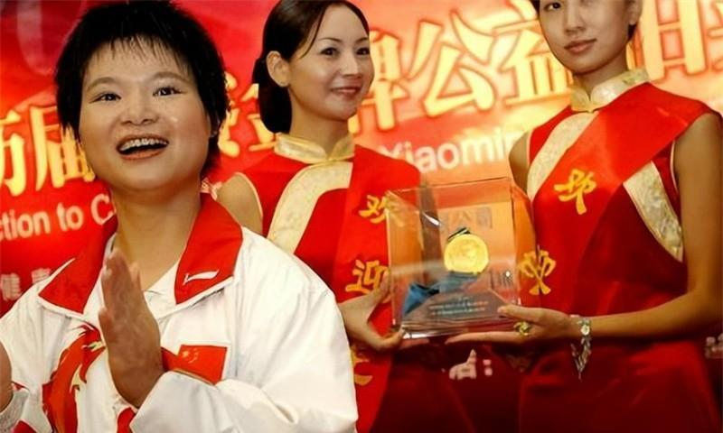 感人的举重冠军_让人泪目的举重冠军_举重运动员痛哭