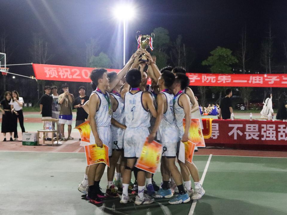 湘潭篮球学校_湘潭大学生篮球赛冠军_湖南篮球赛湘潭队