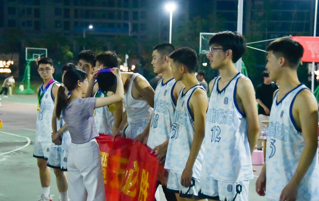 湘潭篮球学校_湖南篮球赛湘潭队_湘潭大学生篮球赛冠军